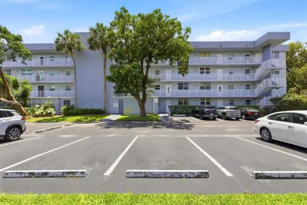 111 Royal Park Drive 2e, Oakland Park, FL 33309