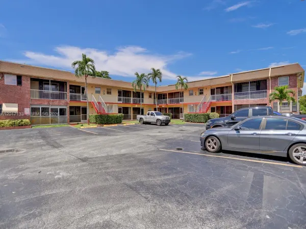 2040 NW 81st Avenue 117, Pembroke Pines, FL 33024