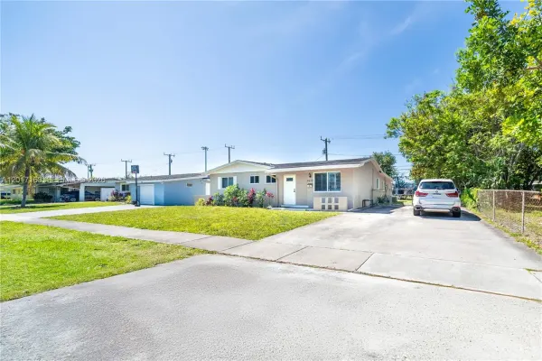 6472 Pierce Street, Hollywood, FL 33024