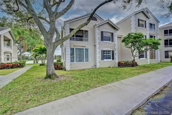 2850 N Oakland Forest Drive 202, Oakland Park, FL 33309