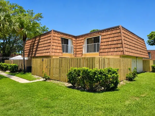 824 Blue Ridge Circle, West Palm Beach, FL, 33409