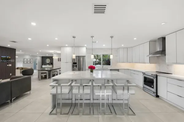 600 NE 4th Street, Pompano Beach, FL 33060