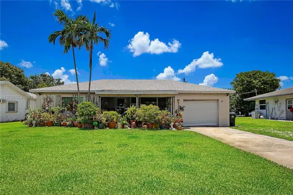 4079 Dahl Drive, Greenacres, FL 33463