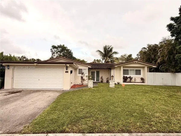 661 SW 67th Avenue, Pembroke Pines, FL 33023