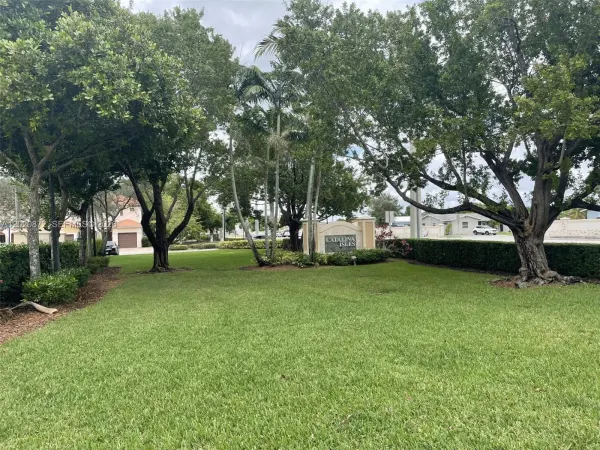 8835 S Isles Circle, Tamarac, FL 33321