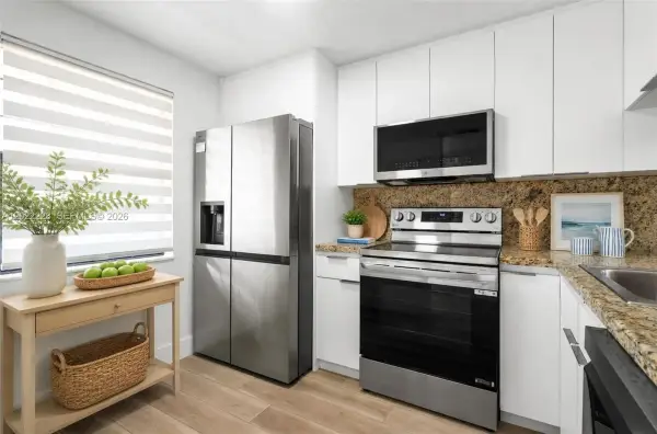 10130 Sunrise Lakes Boulevard 210, Sunrise, FL 33322