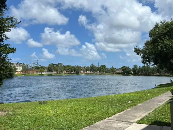 3690 N 56th Avenue 916, Hollywood, FL 33021