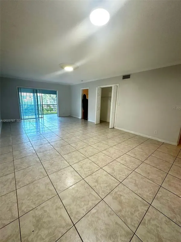 4291 NW 9th Avenue 202, Deerfield Beach, FL 33064