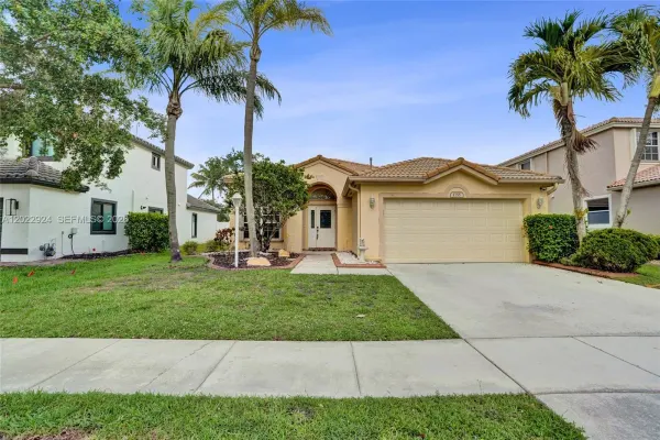 1155 NW 132nd Avenue, Pembroke Pines, FL 33028