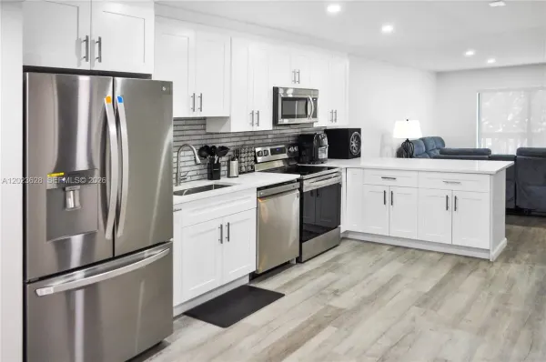 1021 Mockingbird Lane, Unit 202, Plantation, FL, 33324