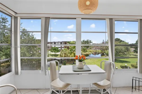 2800 NW 47th Terrace 303b, Lauderdale Lakes, FL 33313