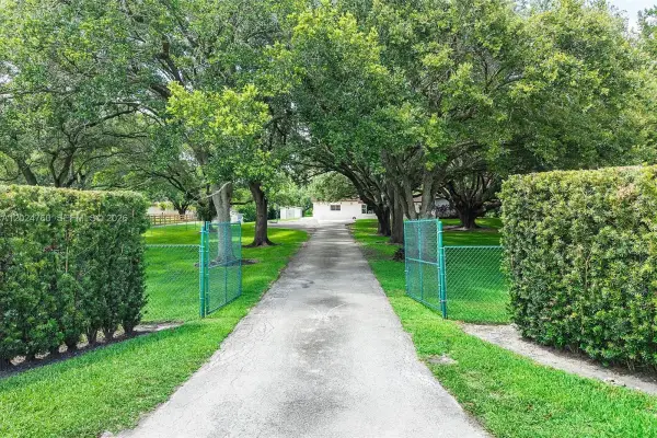 13821 Mustang Trail, Southwest Ranches, FL 33330