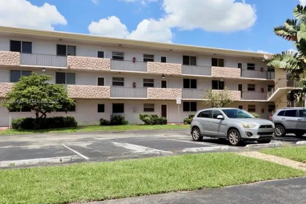 5985 Del Lago Circle, Unit 215, Sunrise, FL, 33313