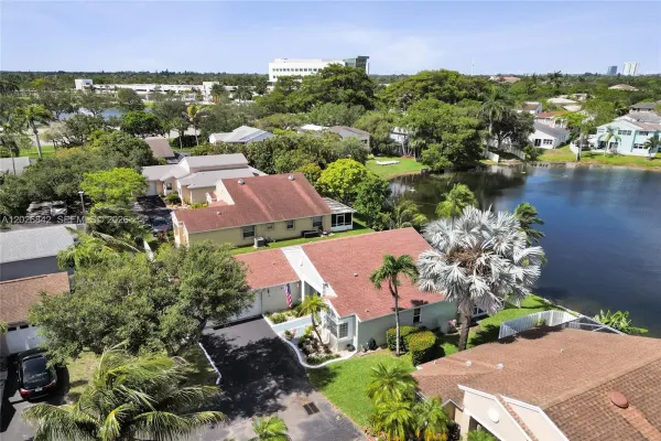10639 Lago Welleby Drive, Sunrise, FL 33351