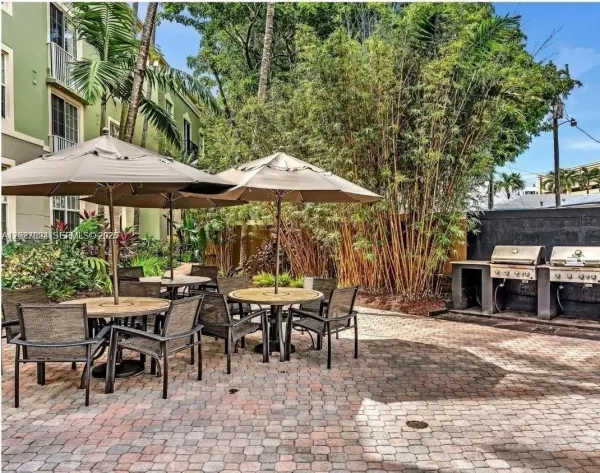 1919 Van Buren Street, Unit 111a, Hollywood, FL, 33020