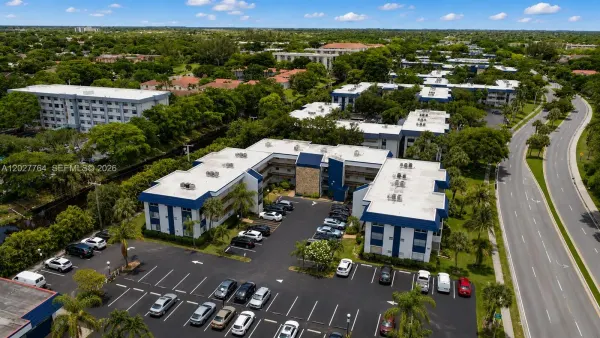 3050 Holiday Springs Boulevard, Unit 305, Margate, FL, 33063
