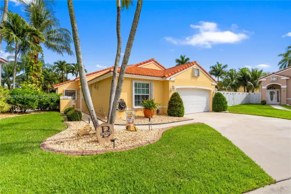 1090 NW 192nd Avenue, Pembroke Pines, FL 33029