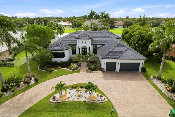 3250 W Stonebrook Circle, Davie, FL 33330