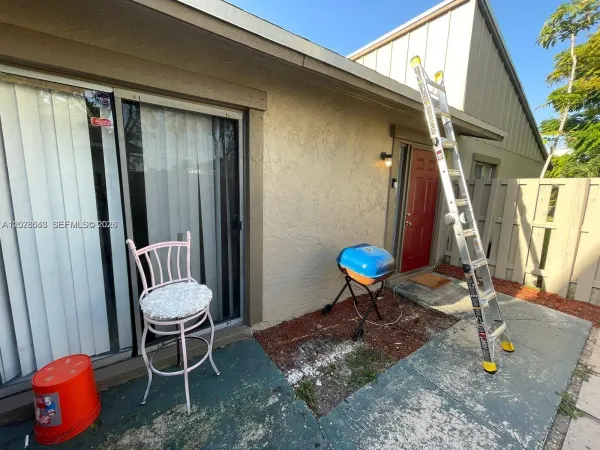 5813 NW 21st Street 20c, Lauderhill, FL 33313