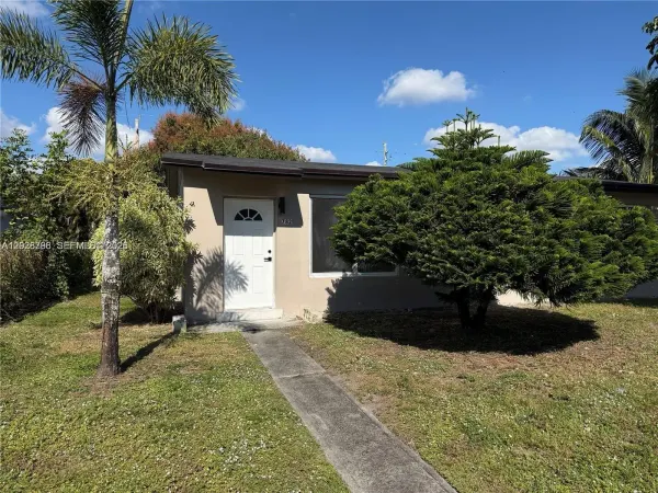 7821 NW 30th Street, Davie, FL 33024