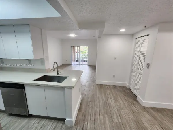 215 SW 117th Terrace 14101, Pembroke Pines, FL 33025