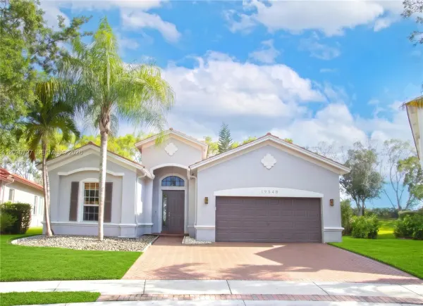 19548 S Whitewater Avenue, Weston, FL 33332