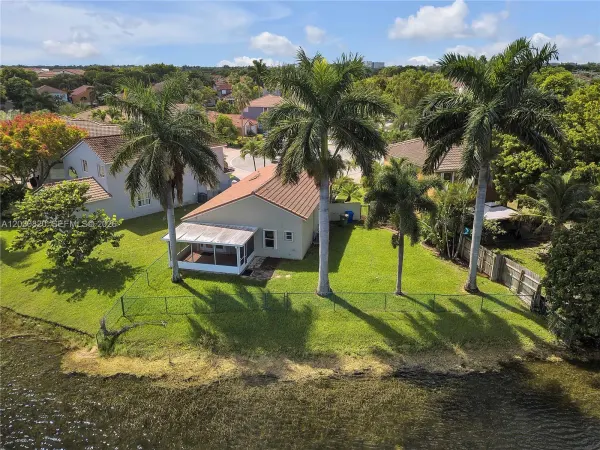 10627 NW 7th Street, Pembroke Pines, FL 33026