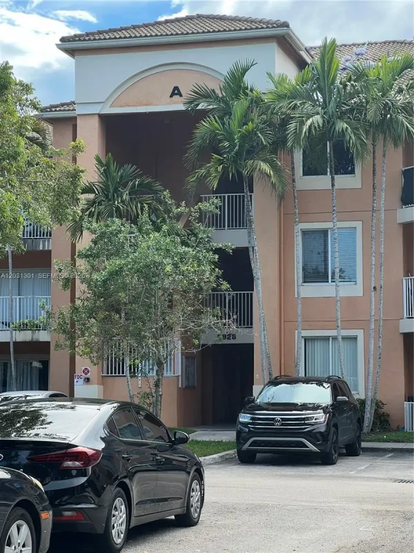 6928 SW 39th Street A303, Davie, FL 33314