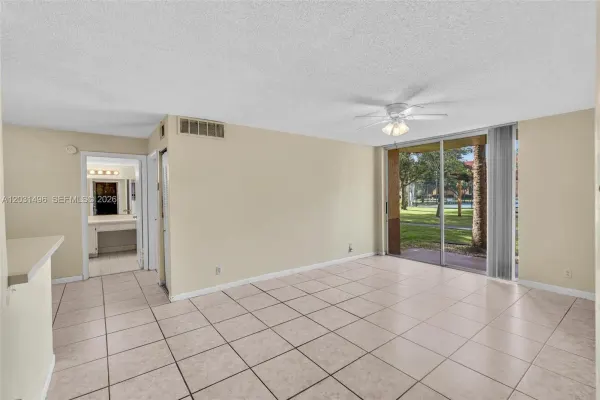 10765 Cleary Boulevard 104, Plantation, FL 33324