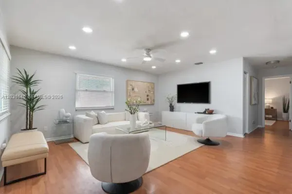 870 NE 35th Street, Oakland Park, FL 33334