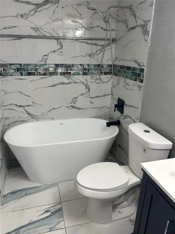 201 Lake Pointe Drive 203, Oakland Park, FL 33309