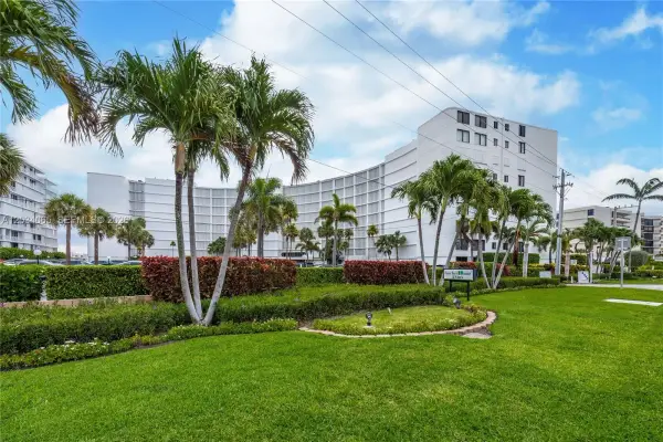 3590 S Ocean Boulevard 410, South Palm Beach, FL 33480