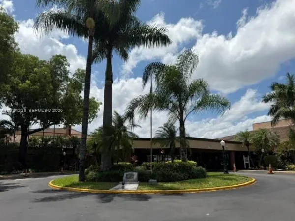9141 Sunrise Lakes Boulevard 217, Sunrise, FL 33322