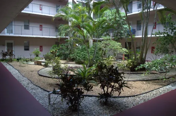2821 Somerset Drive 117, Lauderdale Lakes, FL 33311