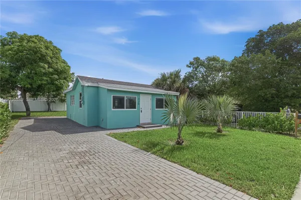 335 NE 12th Avenue, Boynton Beach, FL 33435