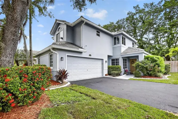 8815 Woodside Court, Davie, FL 33328