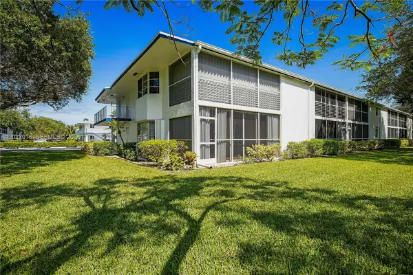 7 Westwood Avenue 106c, Tequesta, FL 33469