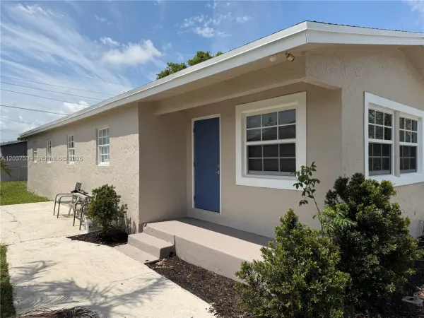 2910 NW 25th Street, Fort Lauderdale, FL 33311