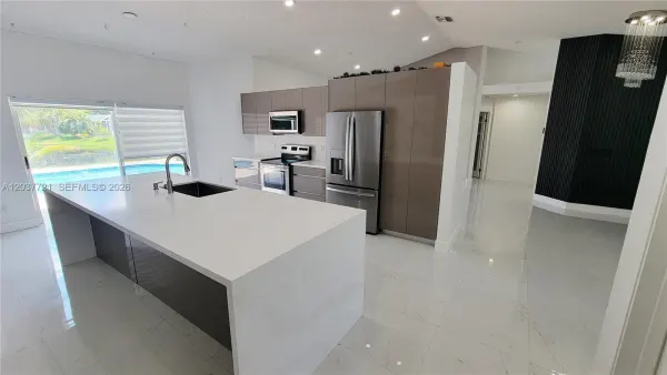 1421 SW 104th Avenue, Pembroke Pines, FL 33025