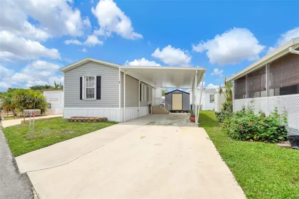 8709 SW 17th Court, Davie, FL 33324