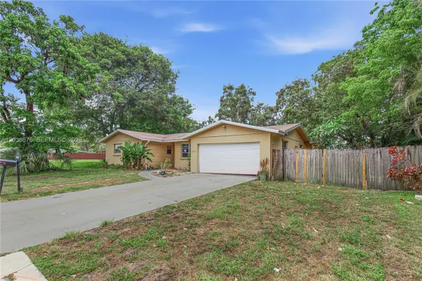 520 NW 43rd Avenue, Plantation, FL 33317