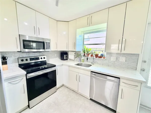 1722 Mayo Street 105, Hollywood, FL 33020