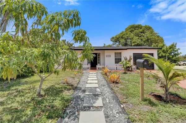 6280 SW 8th Place, North Lauderdale, FL 33068