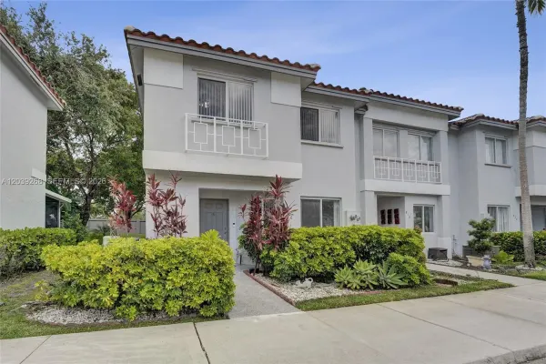806 NW 208th Way, Pembroke Pines, FL 33029