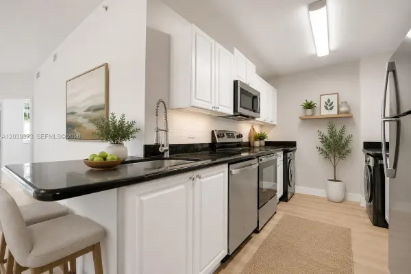 2020 Greenview Shores Boulevard 109, Wellington, FL 33414