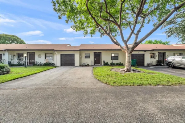 6633 N Parkway Drive 57, Margate, FL 33068
