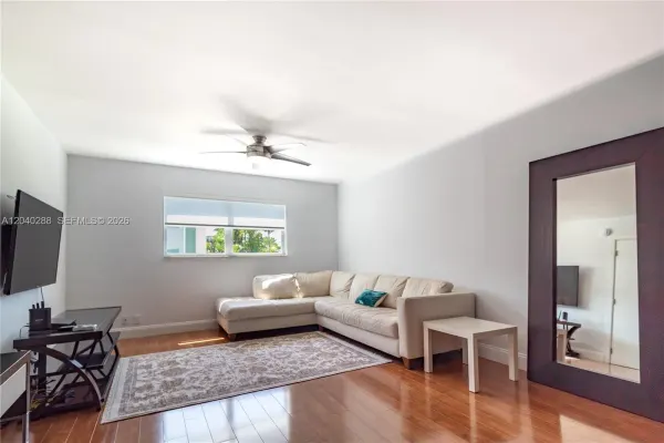 611 NE 14th Avenue 206, Fort Lauderdale, FL 33304