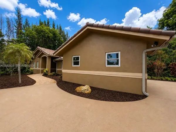 15720 SW 56th Street, Southwest Ranches, FL 33331
