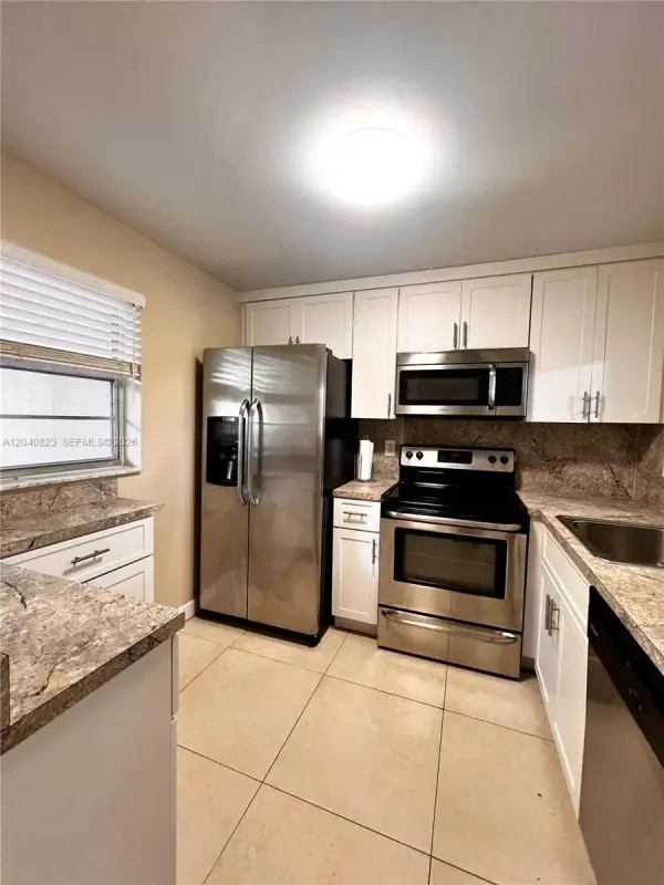 9235 Lagoon Place 109, Davie, FL 33324