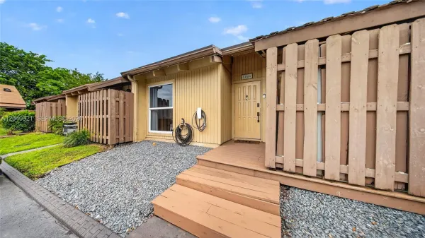 8046 SW 21st Court, Davie, FL 33324